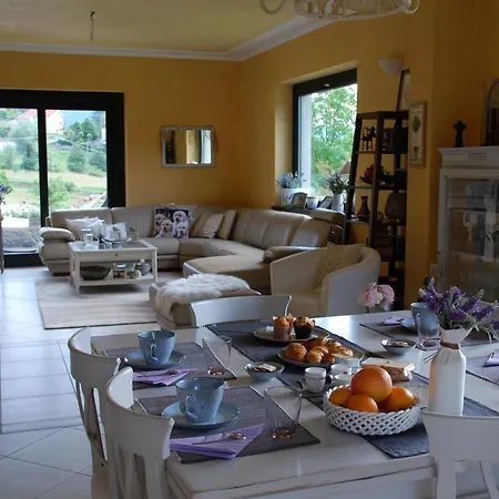 Alojamento de Acomodação e Pequeno-almoço La Provenzale 3*